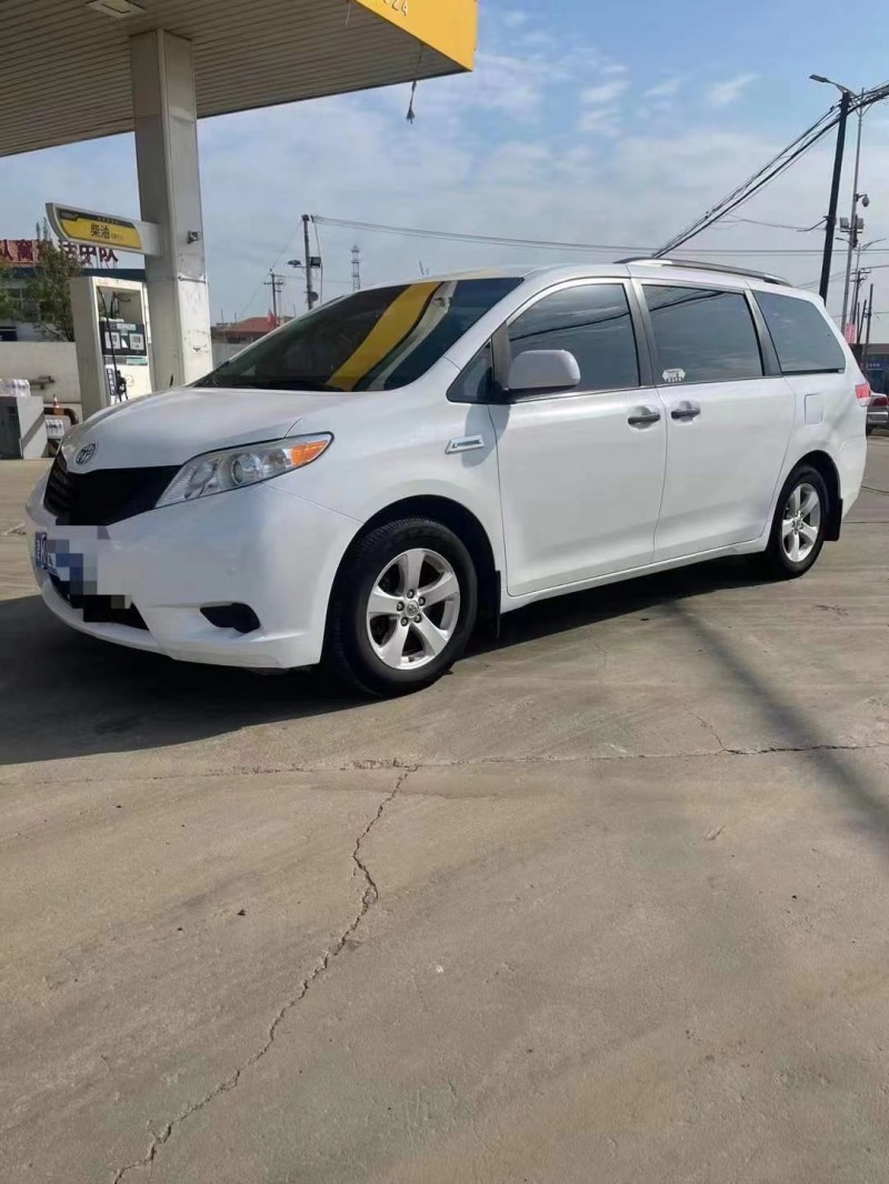 保定14年丰田塞纳1