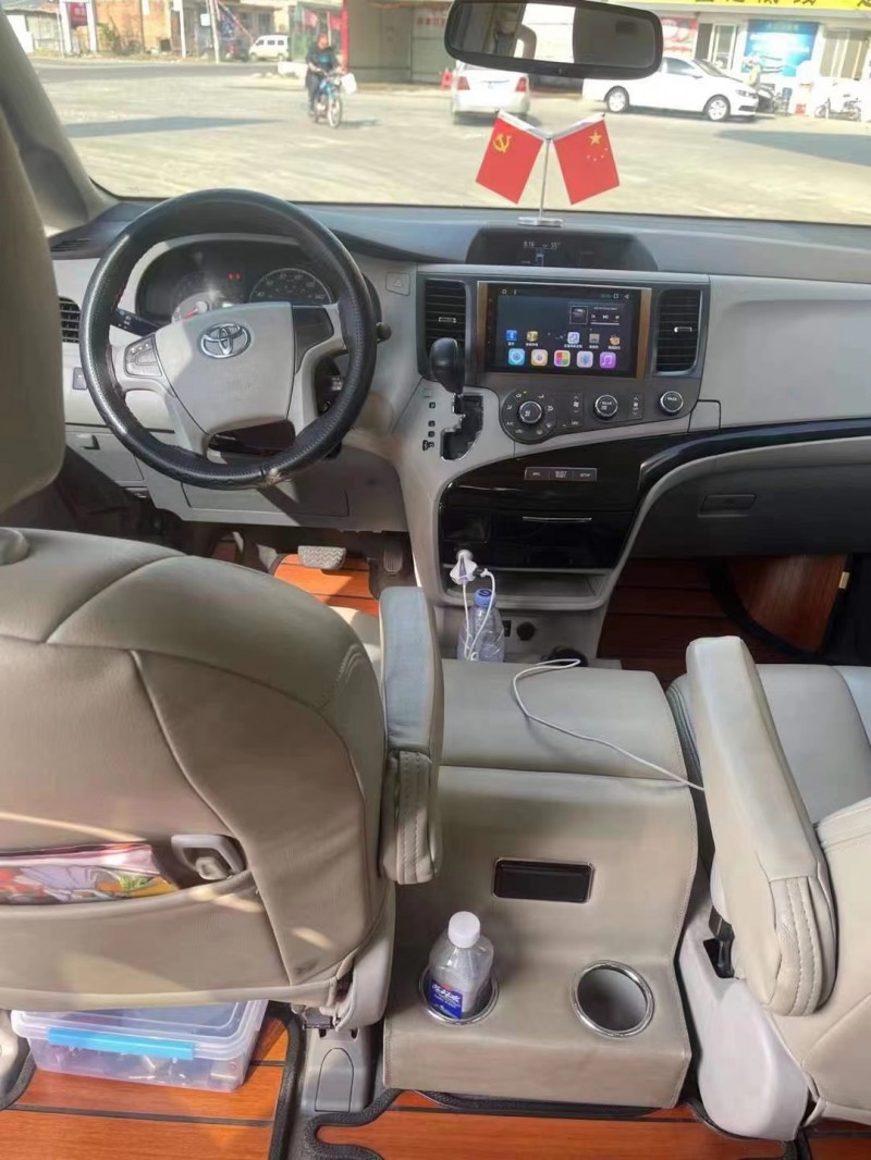 保定14年丰田塞纳7