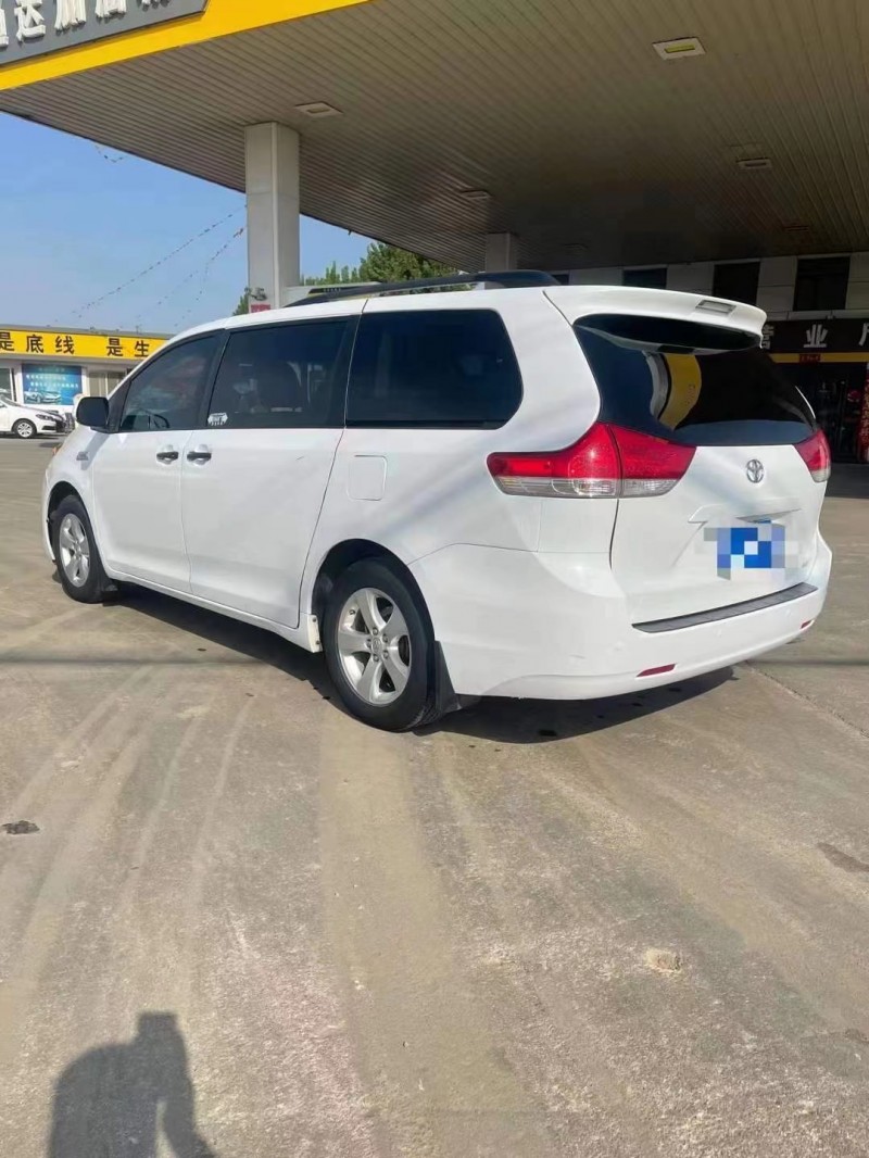 保定14年丰田塞纳6