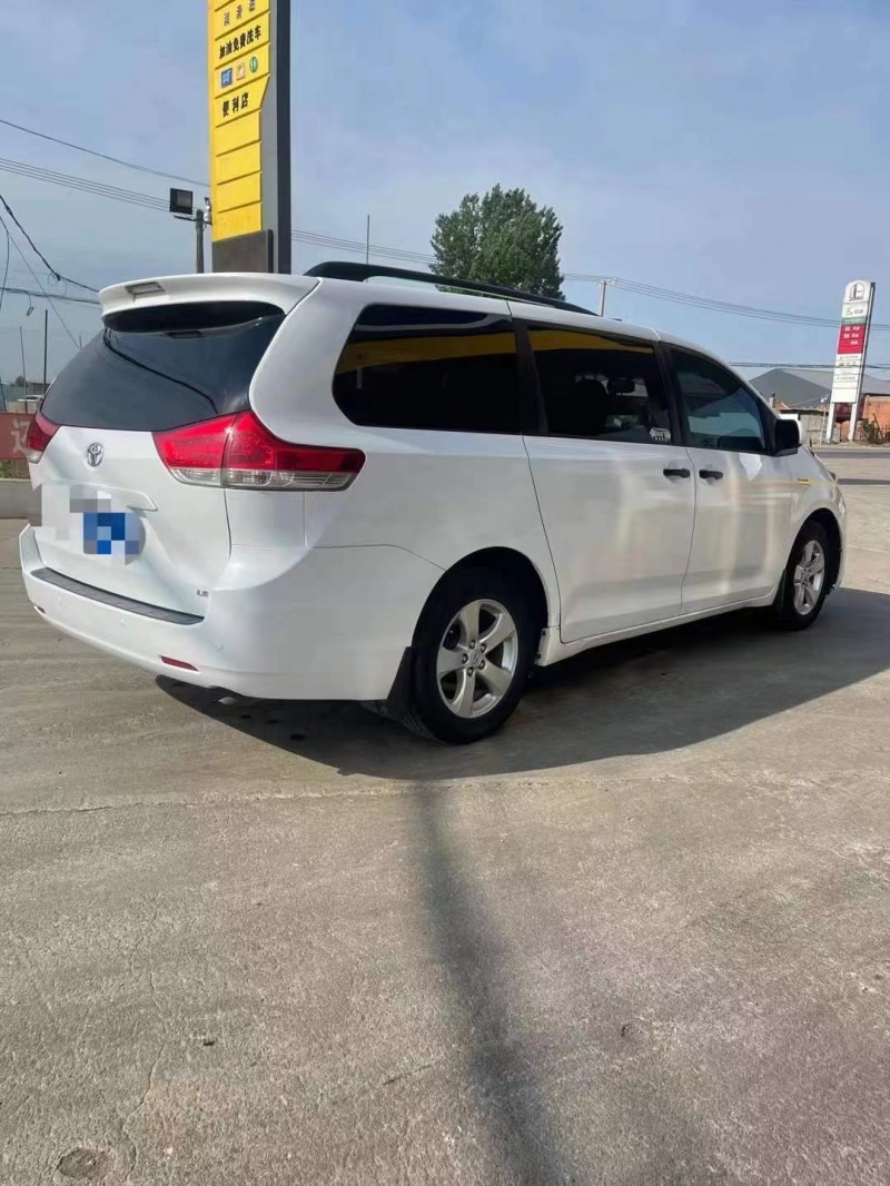 保定14年丰田塞纳5
