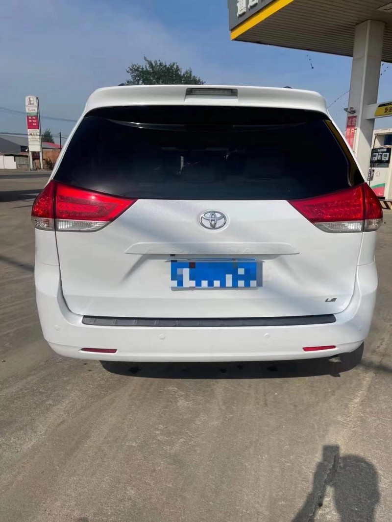保定14年丰田塞纳4