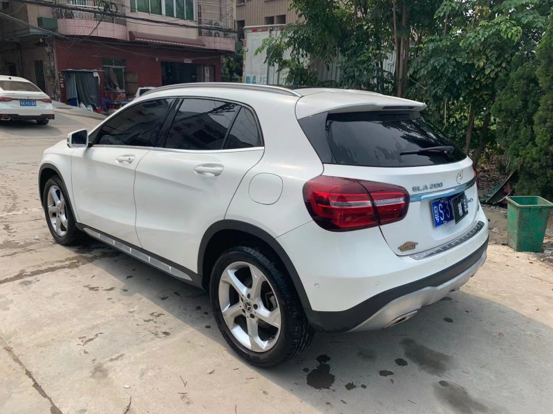 广州18年奔驰GLA4