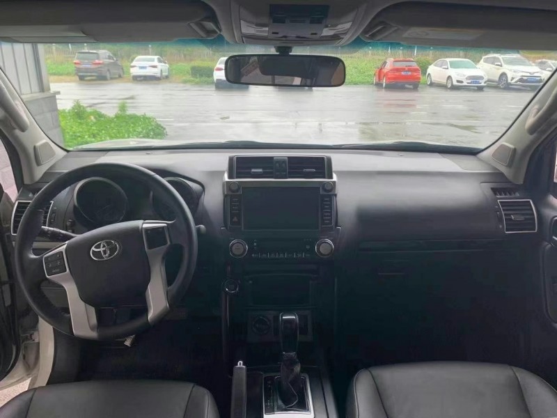 武汉17年丰田普拉多4