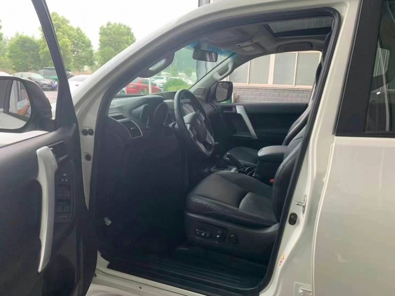 武汉17年丰田普拉多5