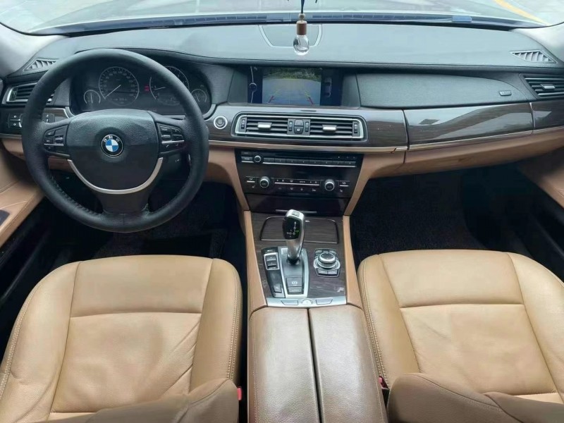 保定10年宝马7系7