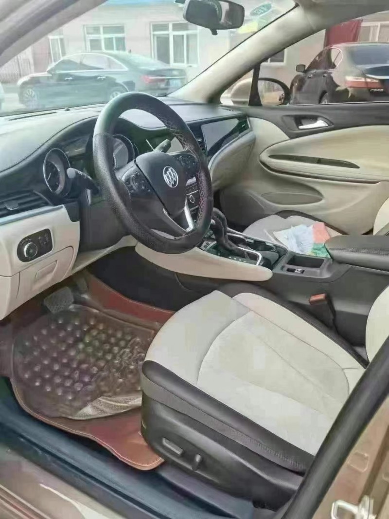 保定17年别克威朗6