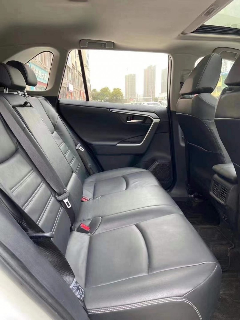 武汉21年丰田RAV4荣放4