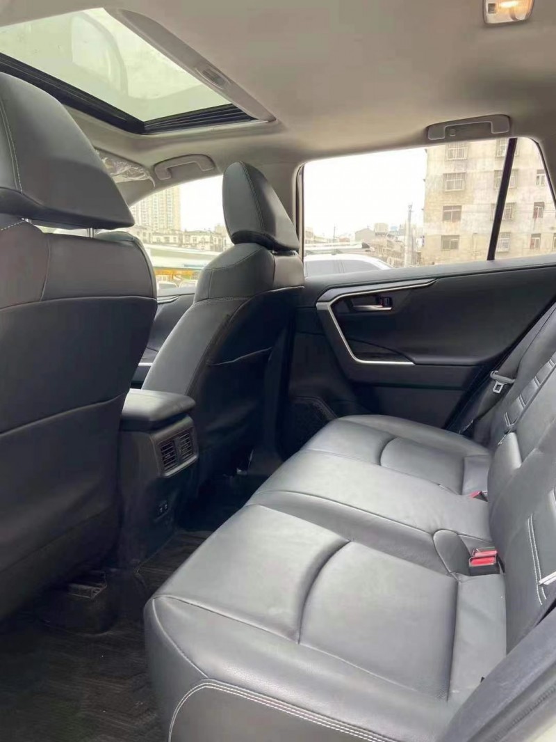 武汉21年丰田RAV4荣放5