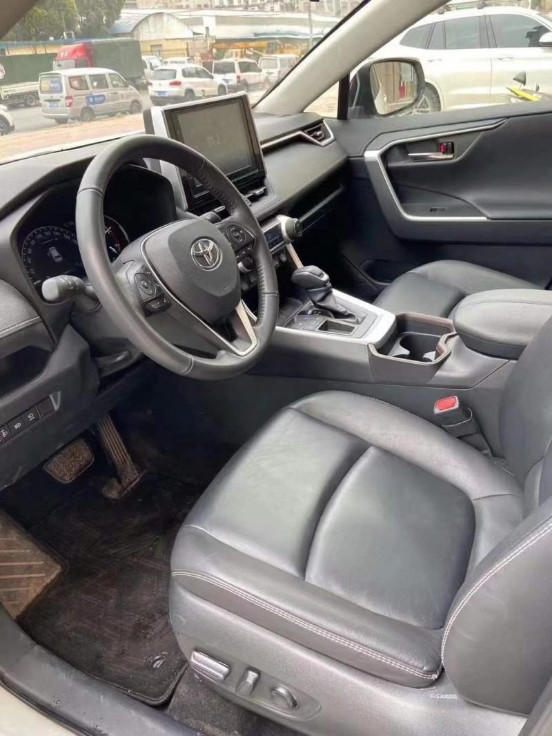 武汉21年丰田RAV4荣放7