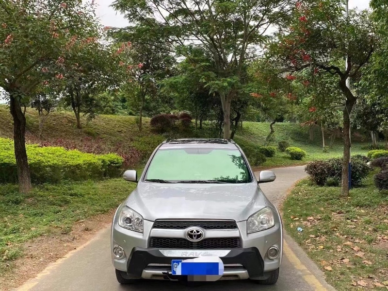 广州13年丰田RAV41