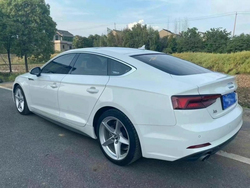 济宁19年奥迪A57