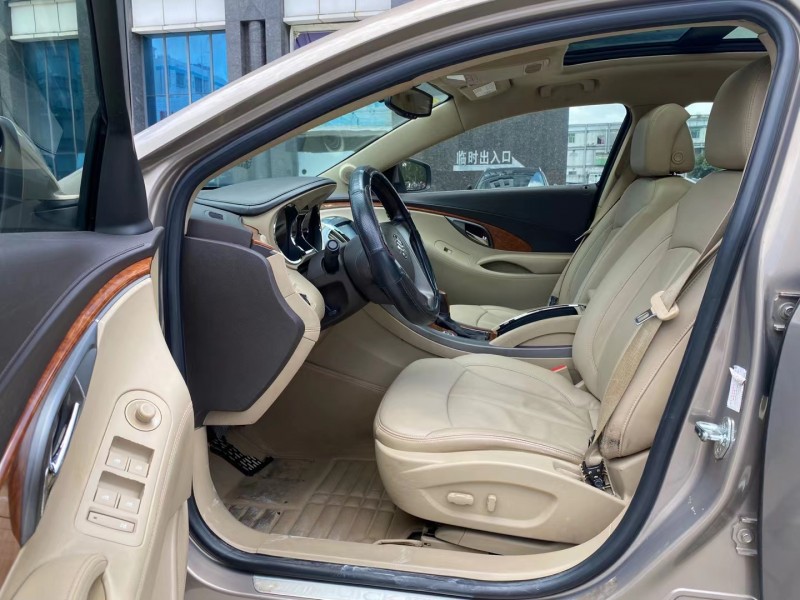 东莞12年别克君越8