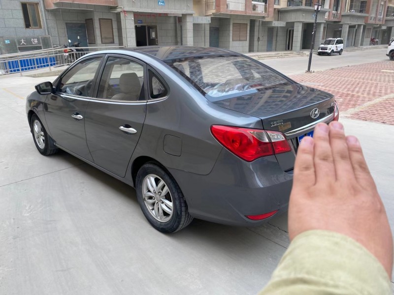 保定12年现代悦动7