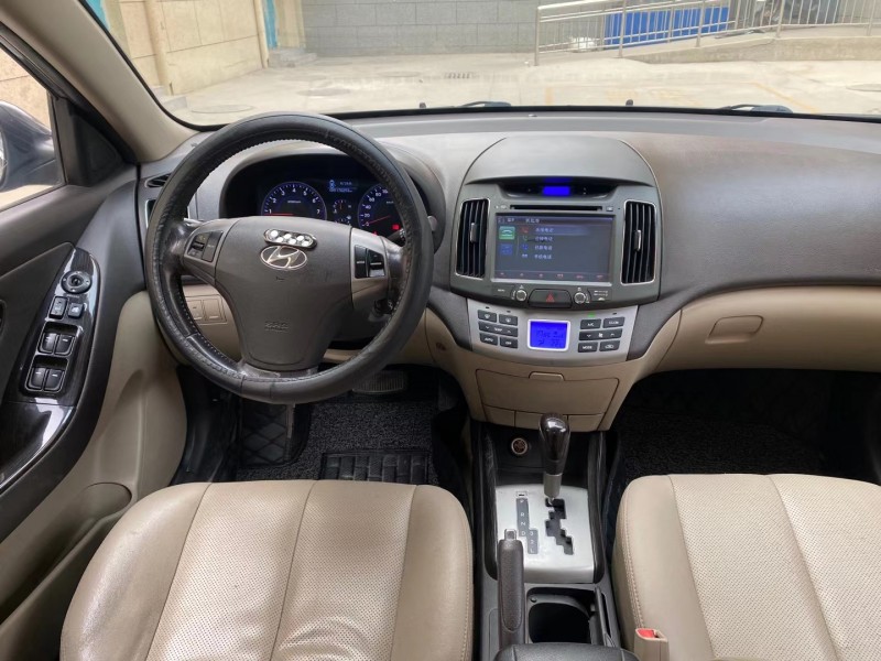 保定12年现代悦动6