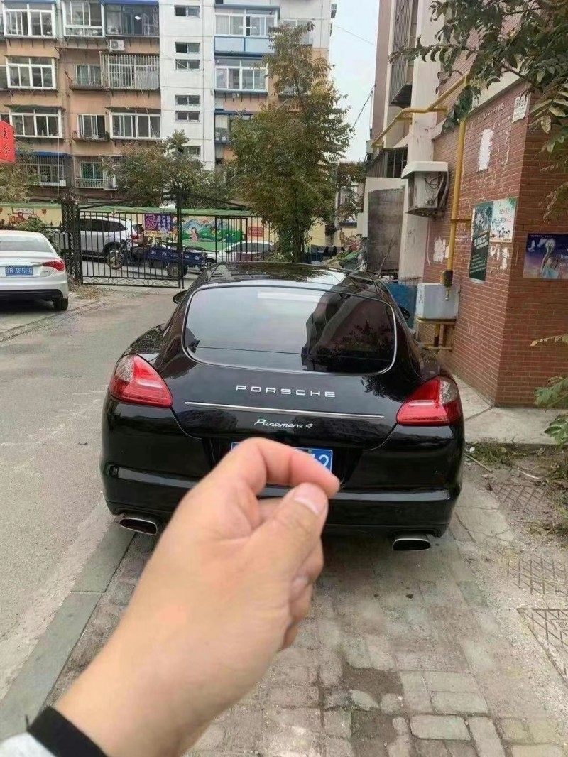 丹東11年保時捷帕拉梅拉1