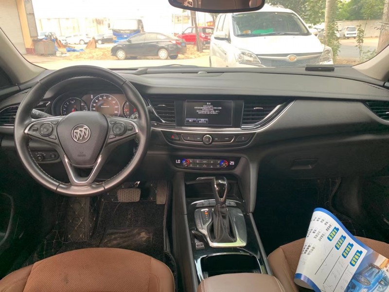 保定18年别克君威8