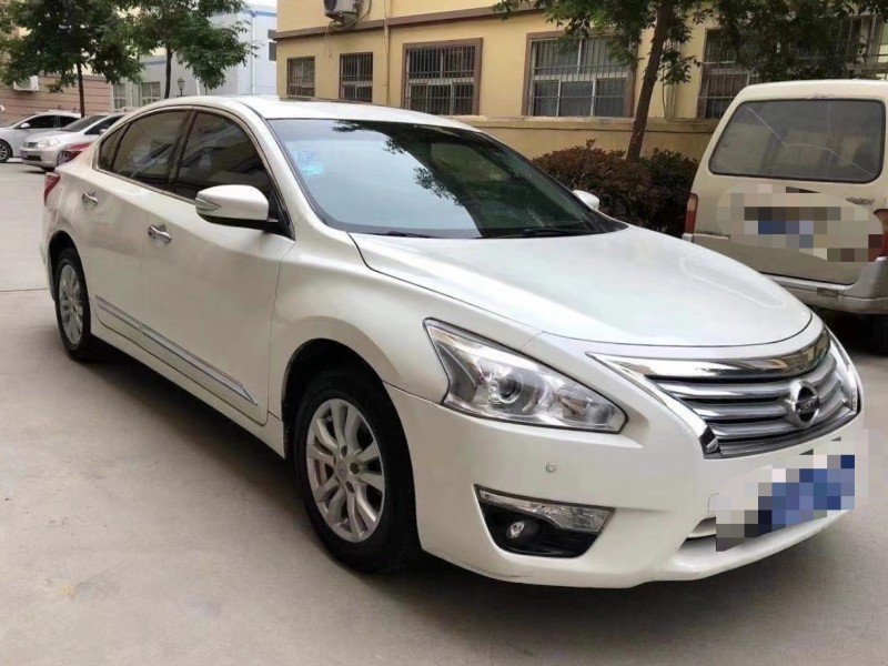青岛14年日产天籁5