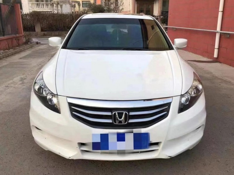 青岛11年本田雅阁1