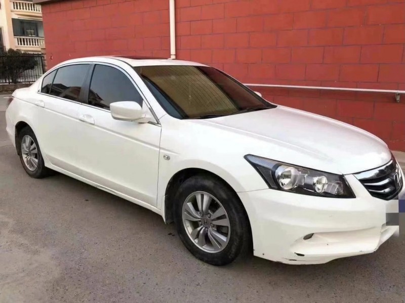 青岛11年本田雅阁2