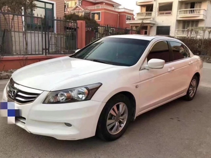 青岛11年本田雅阁3