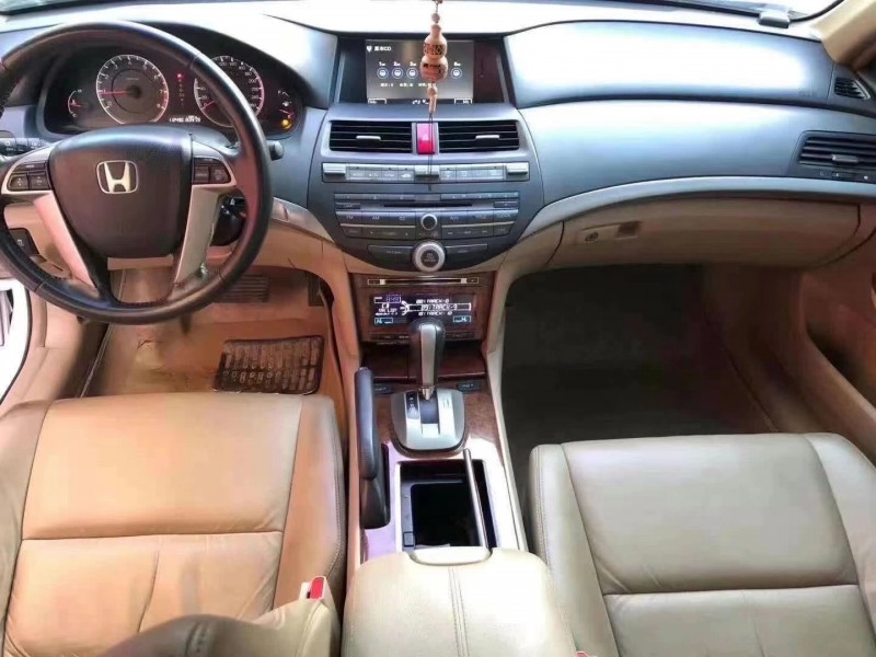 青岛11年本田雅阁4