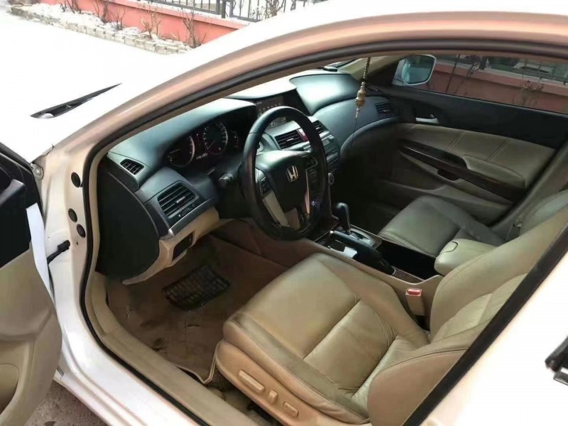 青岛11年本田雅阁5