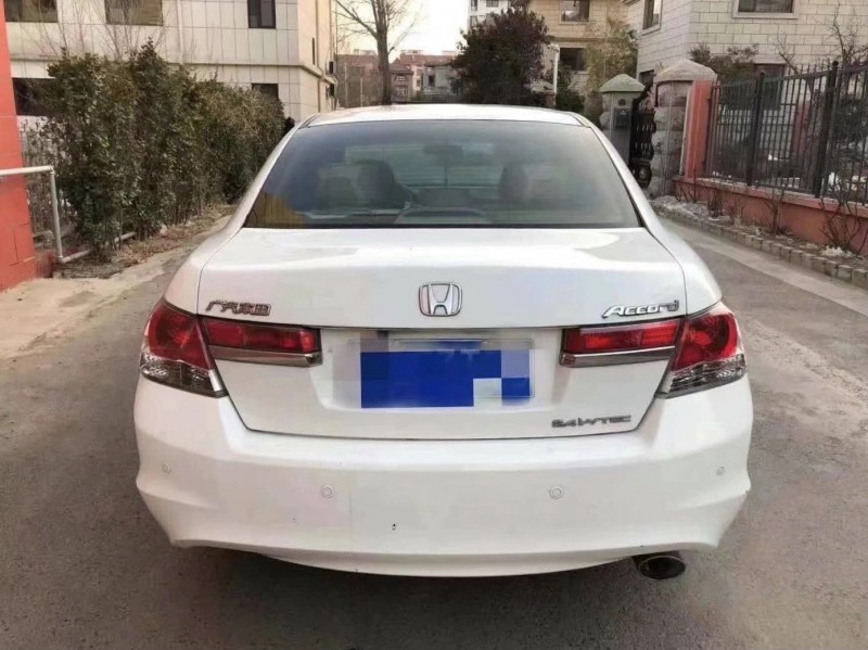 青岛11年本田雅阁6