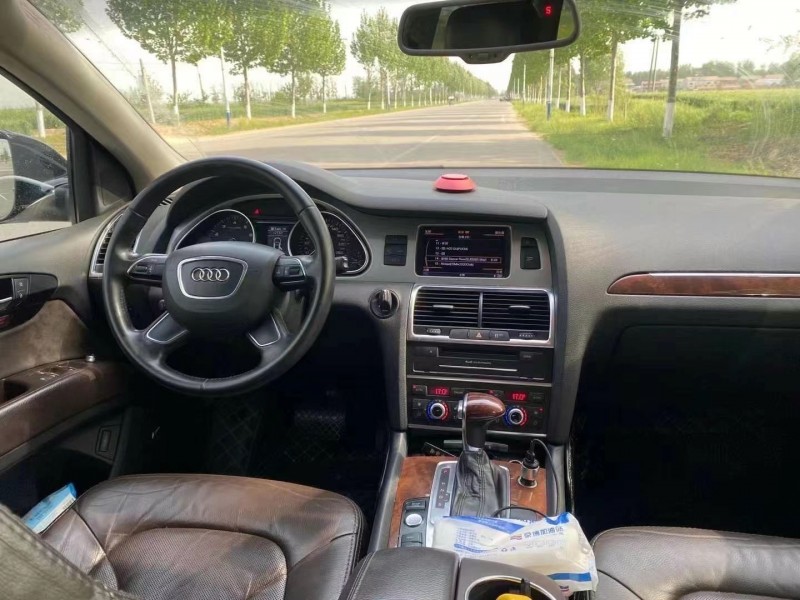 青岛12年奥迪Q76