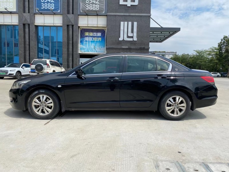 东莞09年本田雅阁4