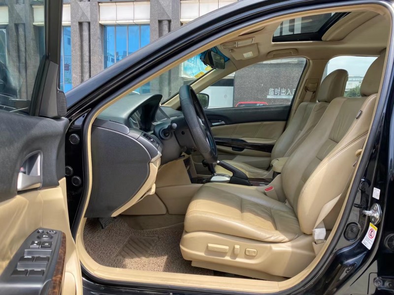 东莞09年本田雅阁8