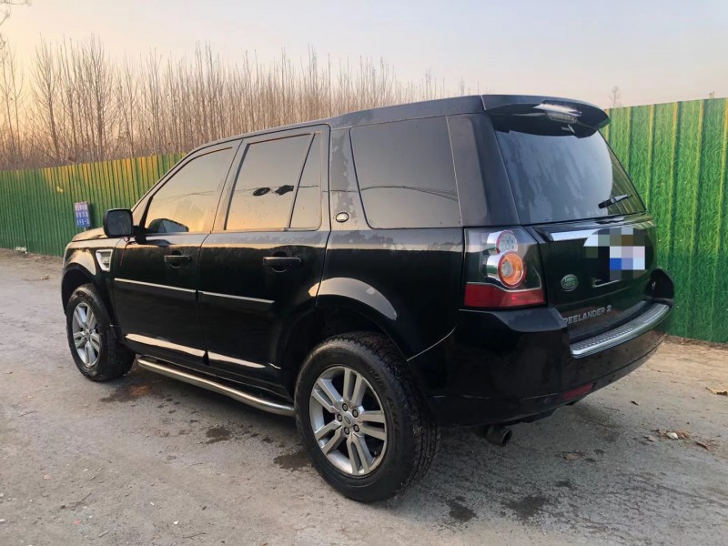 济宁13年路虎神行者4