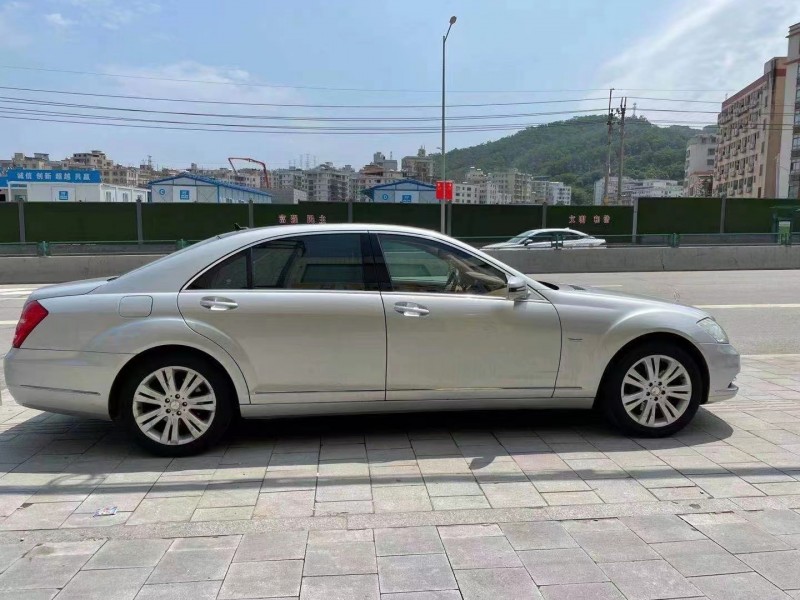 广州13年奔驰S4