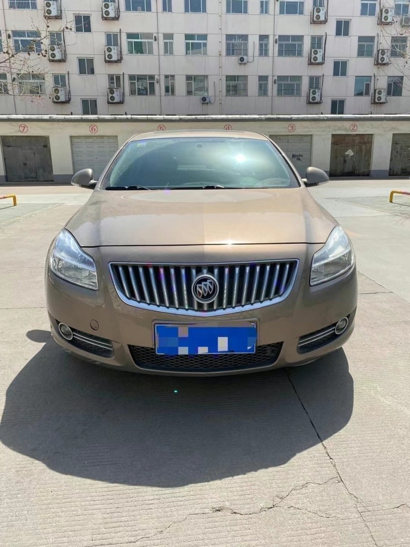 青岛12年别克威朗1