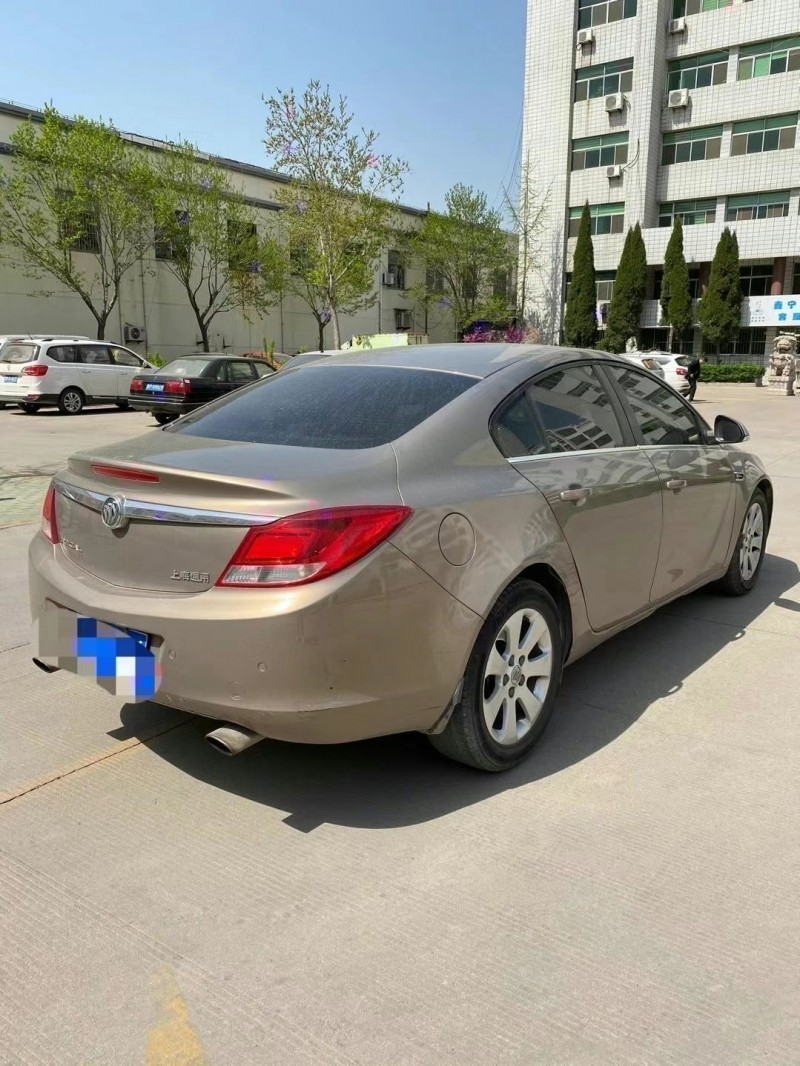 青岛12年别克威朗3