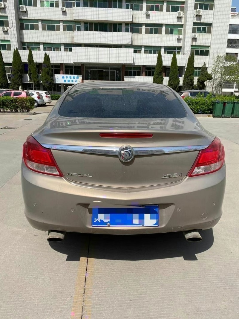 青岛12年别克威朗4