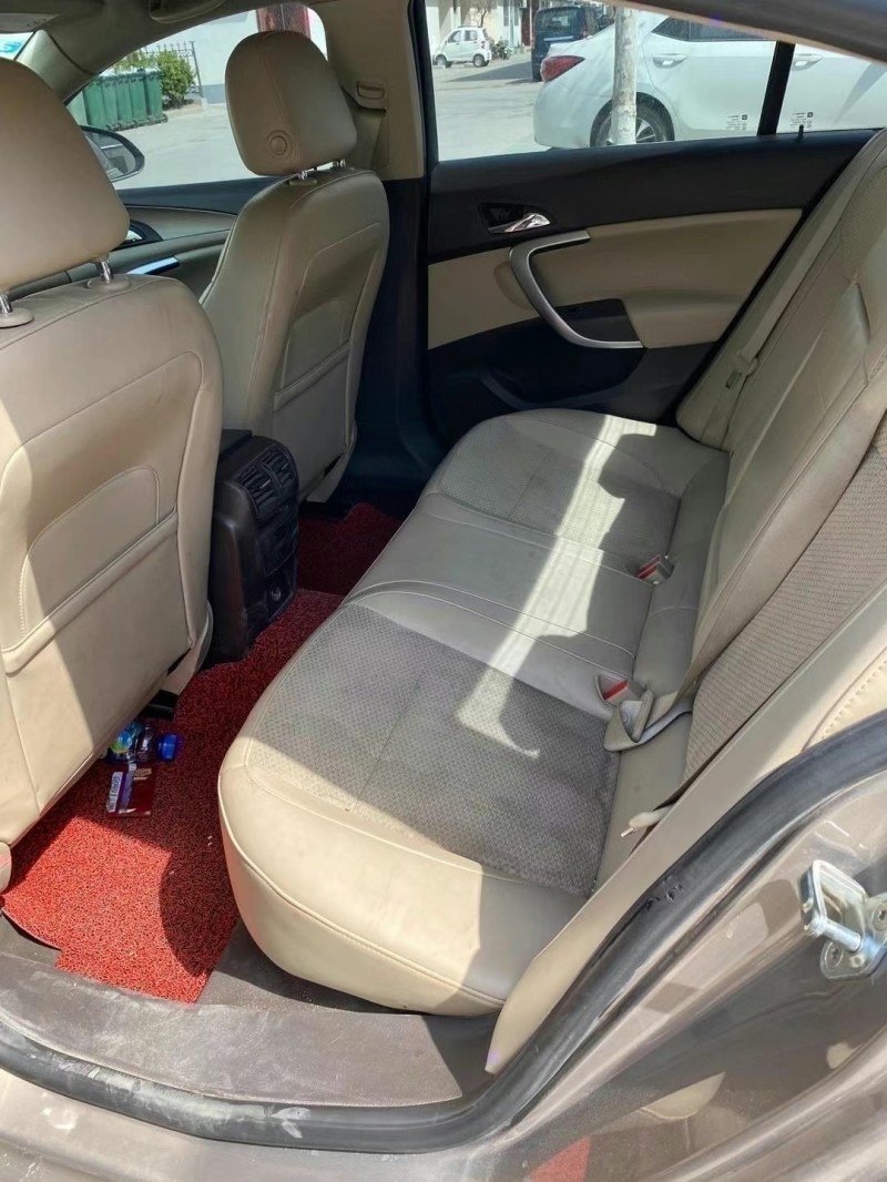 青岛12年别克威朗5