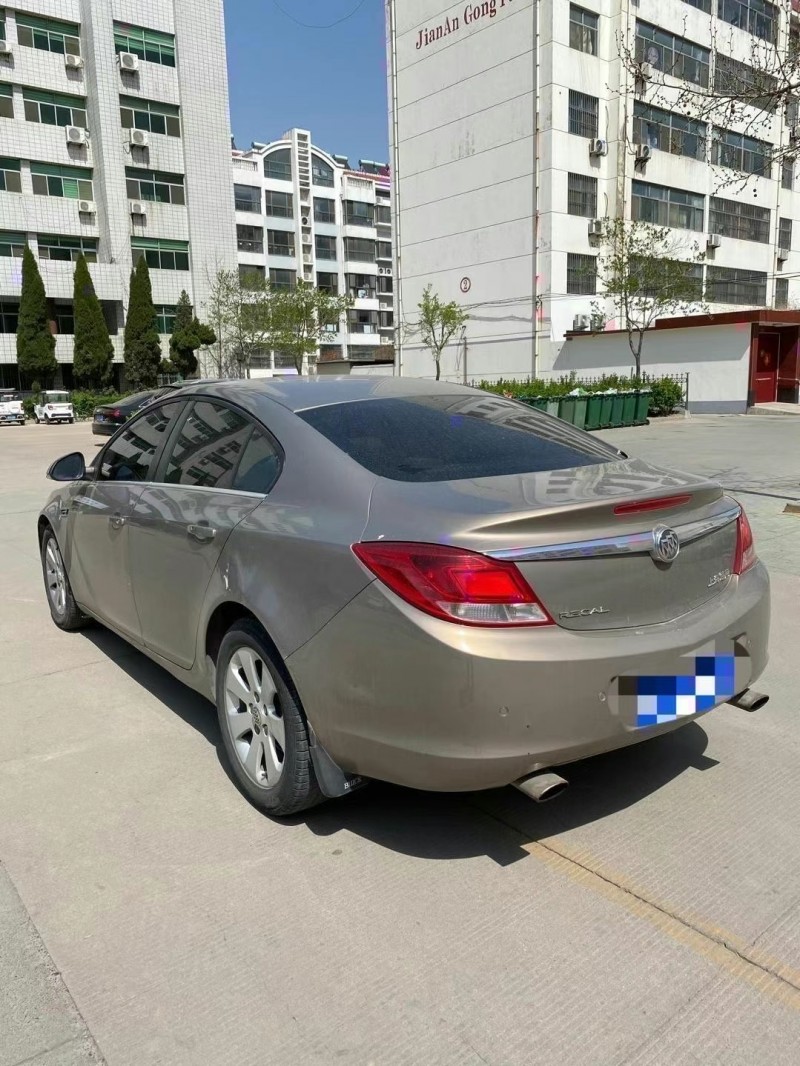 青岛12年别克威朗8