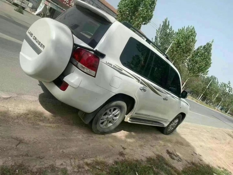 保定10年丰田兰德酷路泽2