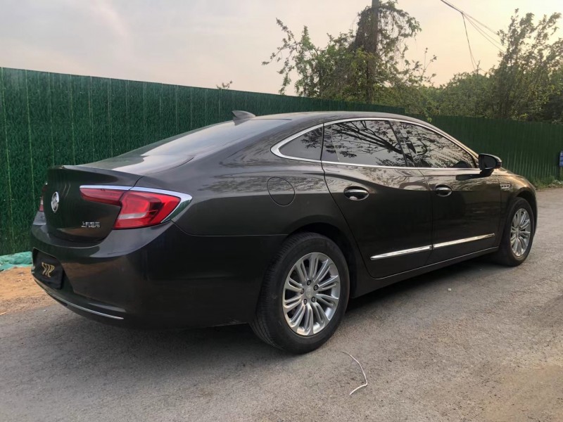 济宁19年别克君越8