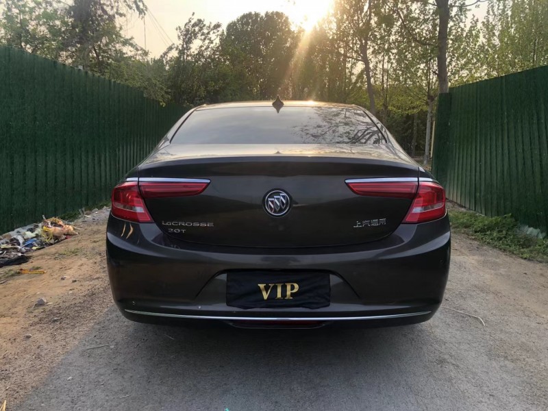 济宁19年别克君越9