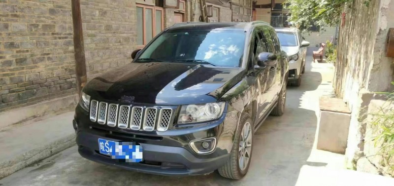 黃山17年Jeep指南者3
