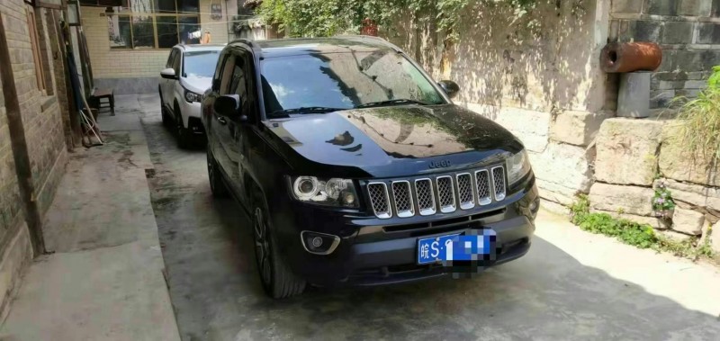 黃山17年Jeep指南者2