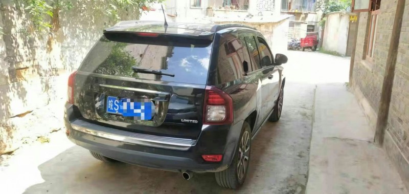 黃山17年Jeep指南者7