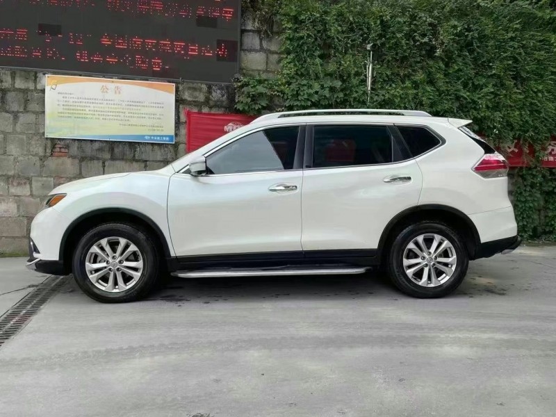 重慶14年日產奇駿4