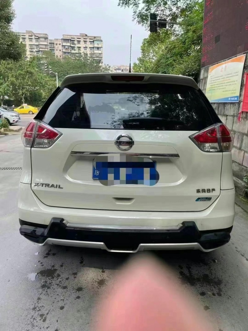 重慶14年日產奇駿3