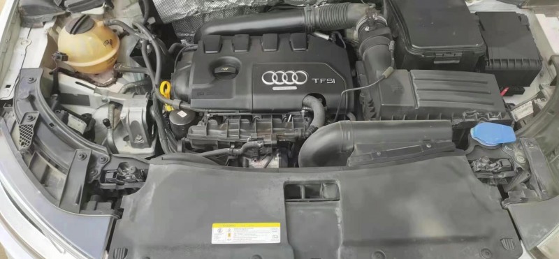 保定15年奥迪Q38