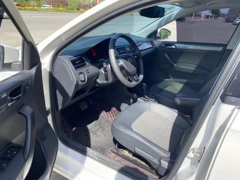 保定17年大众桑塔纳5