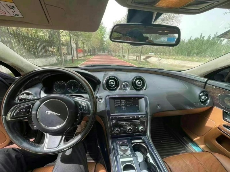 濟寧12年捷豹XJ6