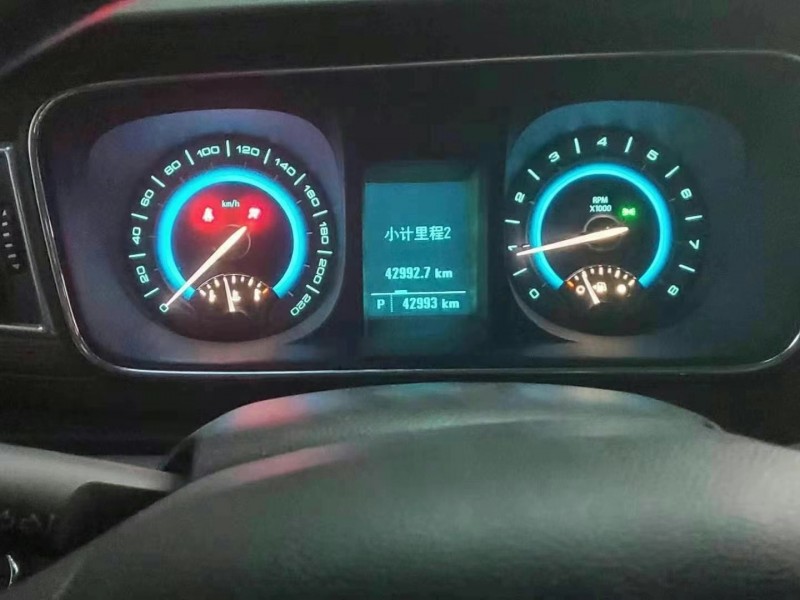 阜陽16年別克GL84