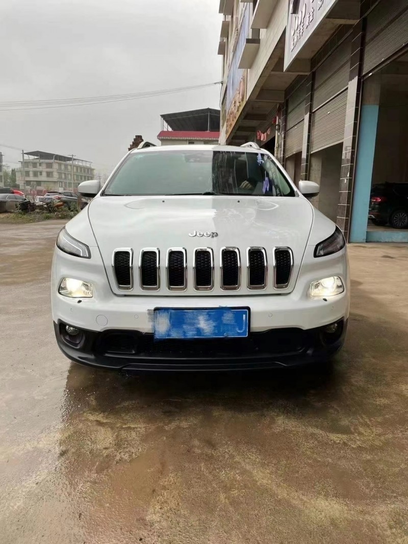 岳陽14年Jeep自由光6